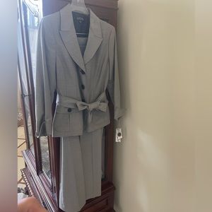Brand new with tags Kasper 2-piece pant suit